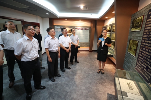 与会领导考察登州文会馆.JPG 与会领导考察登州文会馆.JPG